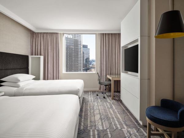 Sydney Harbour Marriott Hotel at Circular Quay : photo 4 de la chambre chambre lits jumeaux deluxe avec 2 lits doubles - vue sur ville
