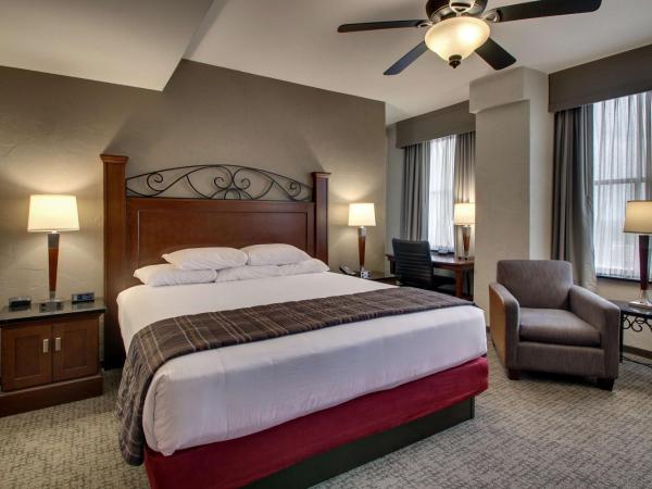 Drury Plaza Hotel San Antonio Riverwalk : photo 2 de la chambre chambre lit king-size deluxe