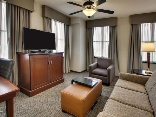 Drury Plaza Hotel San Antonio Riverwalk : photo 1 de la chambre suite avec 2 lits queen-size