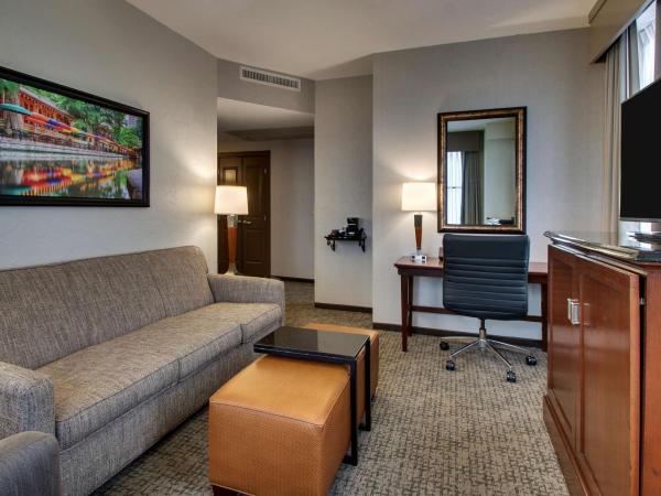 Drury Plaza Hotel San Antonio Riverwalk : photo 2 de la chambre suite avec 2 lits queen-size