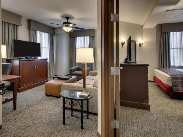 Drury Plaza Hotel San Antonio Riverwalk : photo 4 de la chambre suite avec 2 lits queen-size