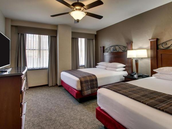 Drury Plaza Hotel San Antonio Riverwalk : photo 4 de la chambre suite exécutive avec 2 lits queen-size