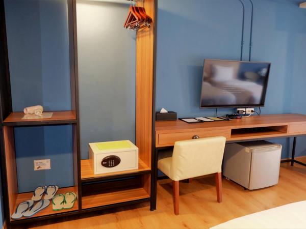 Siri Oriental Bangkok Hotel : photo 5 de la chambre chambre triple avec balcon