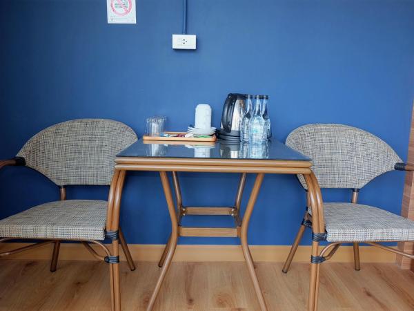 Siri Oriental Bangkok Hotel : photo 4 de la chambre chambre triple avec balcon