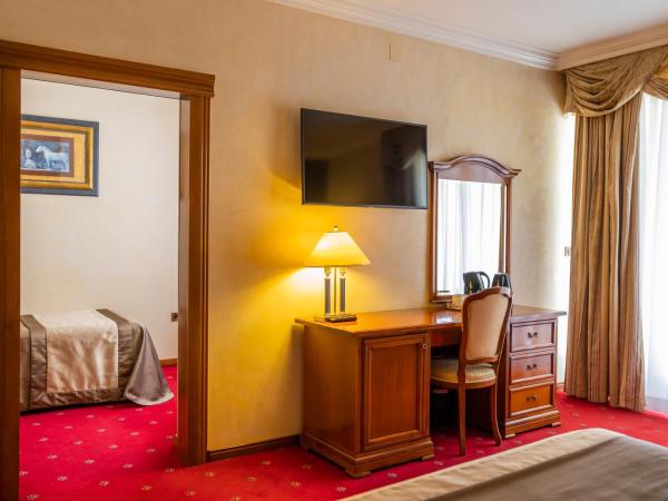 Hotel Niko : photo 3 de la chambre chambre triple avec balcon