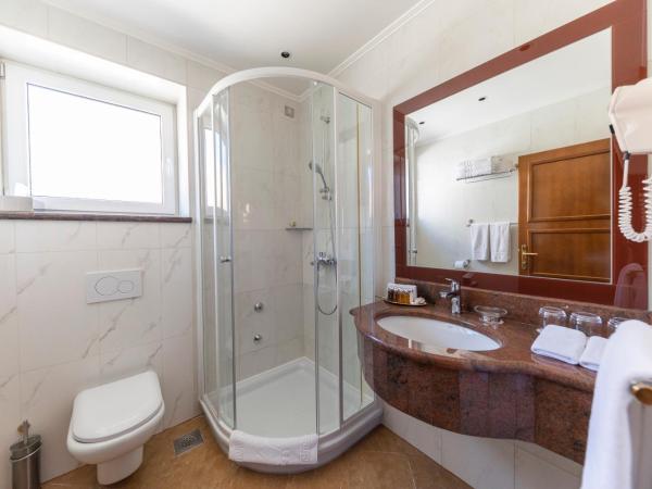 Hotel Niko : photo 8 de la chambre chambre triple avec balcon