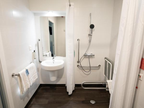 Travelodge Madrid Metropolitano : photo 7 de la chambre chambre double ou lits jumeaux - accessible aux personnes à mobilité réduite