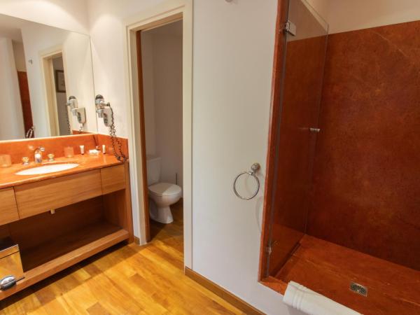 Hotel Le Verger Maelvi : photo 7 de la chambre chambre lit queen-size avec balcon