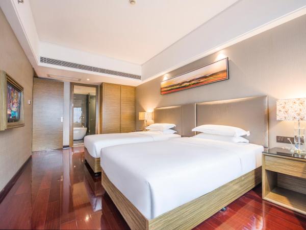 La Perle International Hotel - Free shuttle between hotel and Exhibition Center during Canton Fair & Exhibitor registration Counter : photo 4 de la chambre suite 2 chambres
