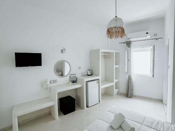 Hotel Thirasia : photo 7 de la chambre chambre double ou lits jumeaux avec fenêtre