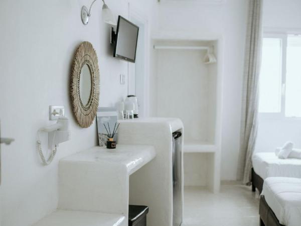 Hotel Thirasia : photo 3 de la chambre chambre triple