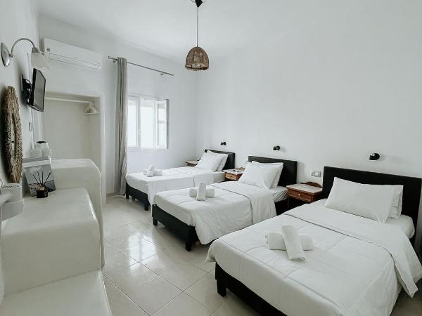 Hotel Thirasia : photo 7 de la chambre chambre triple