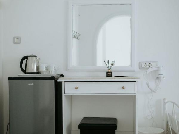 Hotel Thirasia : photo 7 de la chambre chambre quadruple avec balcon