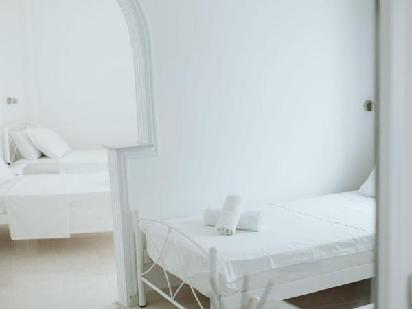 Hotel Thirasia : photo 4 de la chambre chambre quadruple avec balcon