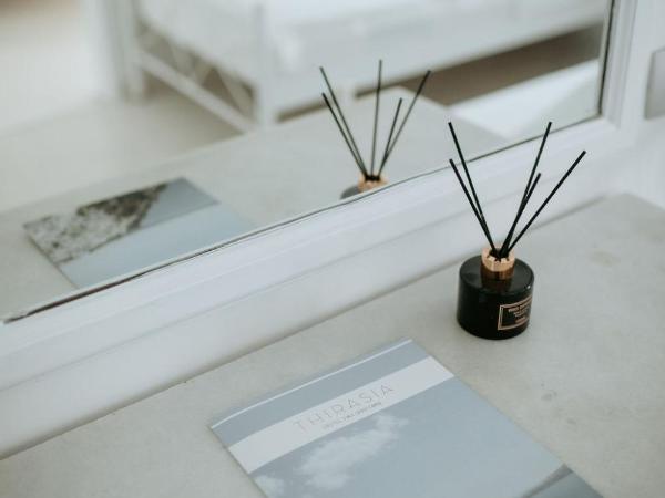Hotel Thirasia : photo 6 de la chambre chambre quadruple avec balcon