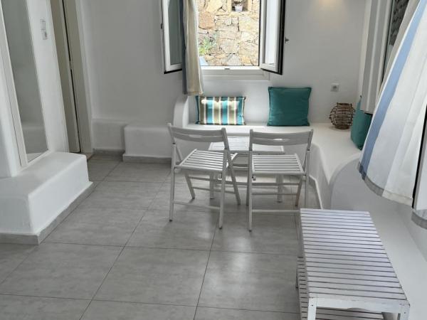 Villa Margarita : photo 6 de la chambre chambre triple - vue sur jardin