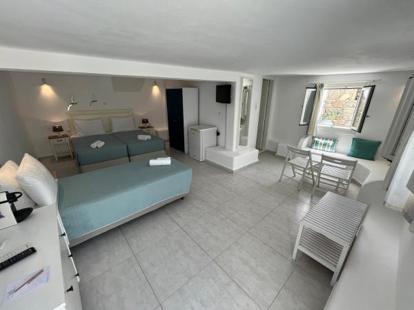 Villa Margarita : photo 2 de la chambre chambre triple - vue sur jardin