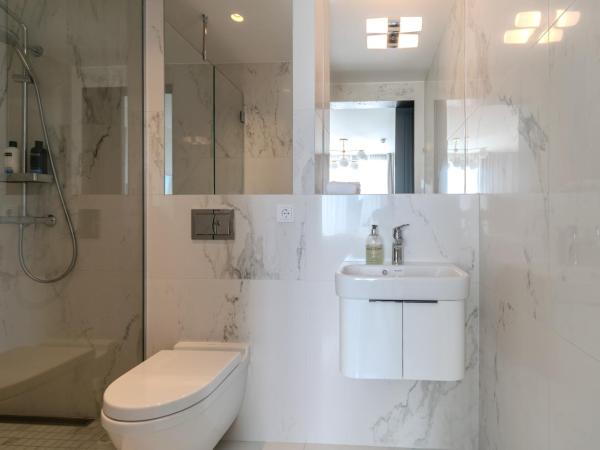 Midtown Hotel : photo 2 de la chambre chambre double avec balcon