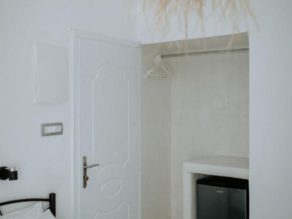 Hotel Thirasia : photo 4 de la chambre chambre double ou lits jumeaux avec balcon