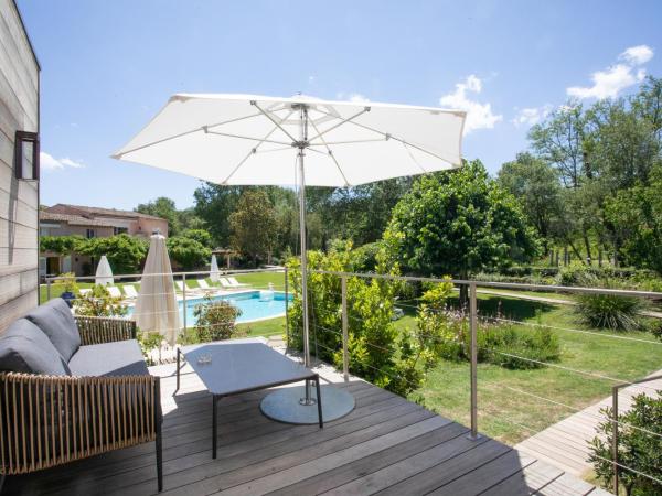 Hotel Le Verger Maelvi : photo 9 de la chambre chambre lit queen-size avec balcon