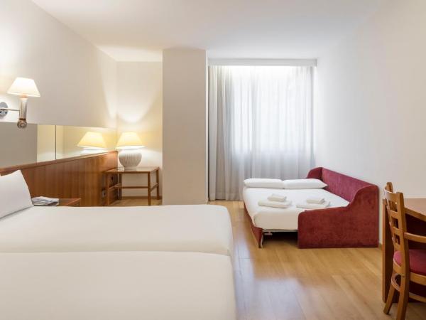 Ilunion Les Corts Spa : photo 2 de la chambre chambre familiale (2 adultes et 2 enfants)