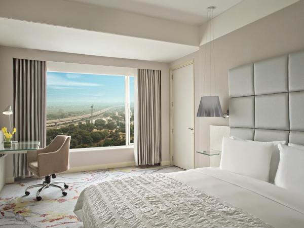 Le Meridien Gurgaon, Delhi NCR : photo 5 de la chambre deluxe room with cityscape view, king bed, inr 1000 credit, late check-out by 1300 hours and early check-in by 1400 hours and 15% discount on f&b   