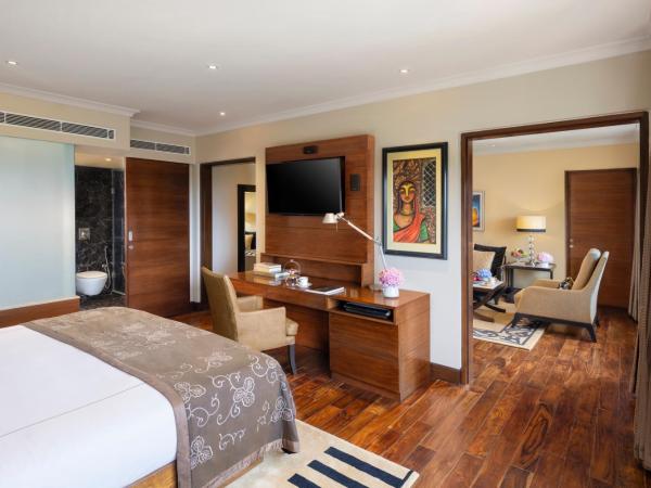 Taj Palace, New Delhi : photo 3 de la chambre taj club suite king bed forest and pool view