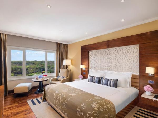 Taj Palace, New Delhi : photo 1 de la chambre taj club suite king bed forest and pool view