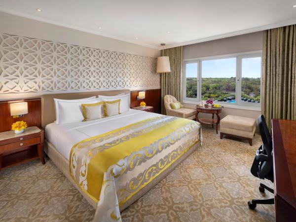 Taj Palace, New Delhi : photo 3 de la chambre deluxe room king bed forest and pool view