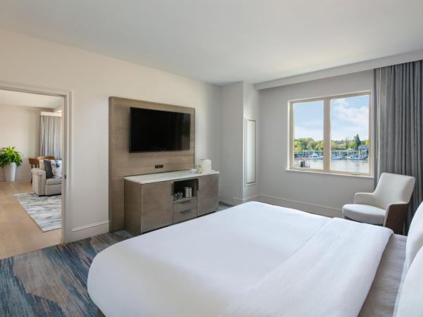 The Westin Sacramento Riverfront Hotel & Spa : photo 10 de la chambre suite montecarlo 1 lit king-size avec balcon - vue sur rivière