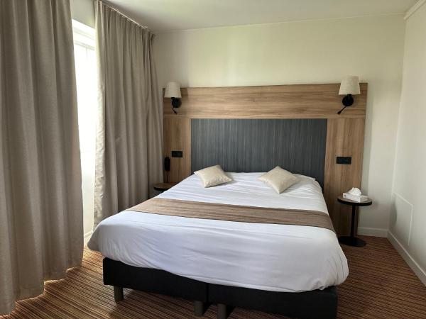 The Originals City, Hôtel Napoléon, La Roche-sur-Yon : photo 4 de la chambre chambre quadruple salon