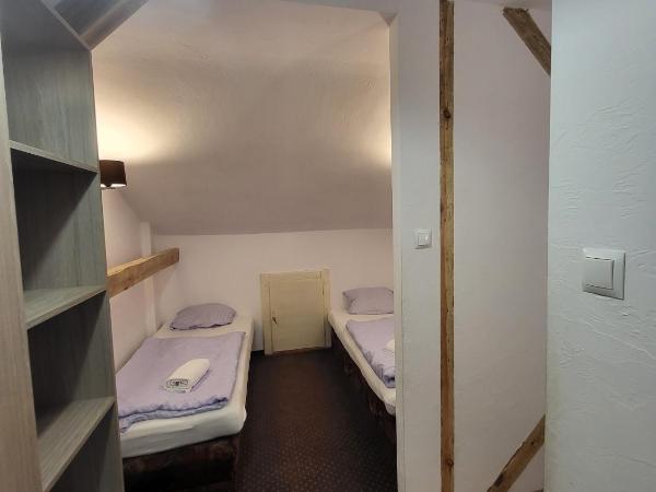 Dom Wczasowo Rekreacyjny Zgoda : photo 3 de la chambre chambre quadruple en duplex