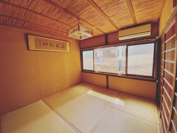 Hostel Mundo : photo 5 de la chambre chambre lits jumeaux standard de style japonais avec salle de bains commune