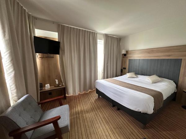 The Originals City, Hôtel Napoléon, La Roche-sur-Yon : photo 2 de la chambre chambre quadruple salon