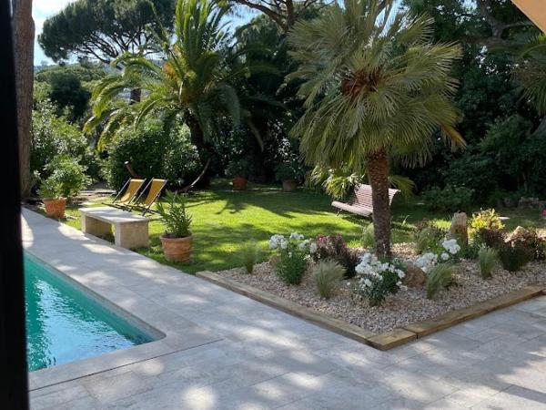 La Beluga : photo 4 de la chambre chambre double - vue sur piscine