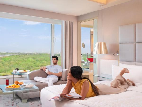 Le Meridien Gurgaon, Delhi NCR : photo 5 de la chambre  deluxe room with king bed, executive lounge access with inr 1000 credit , late check-out by 1300 hours and early check-in by 1400 hours, 15% discount on f&b