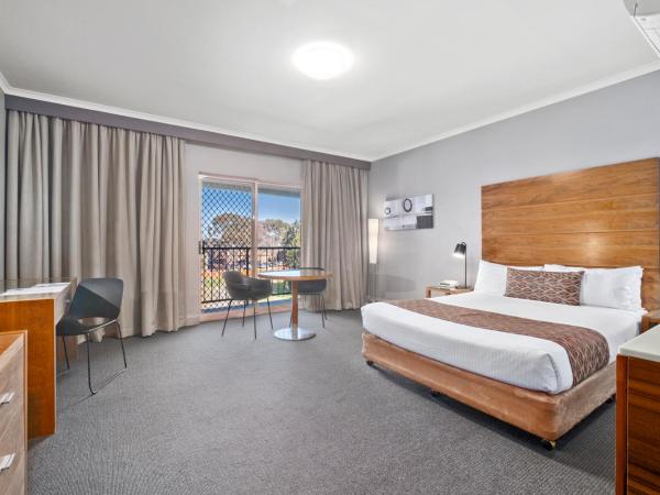 Quality Hotel Dickson : photo 1 de la chambre chambre standard - 1 lit queen-size 