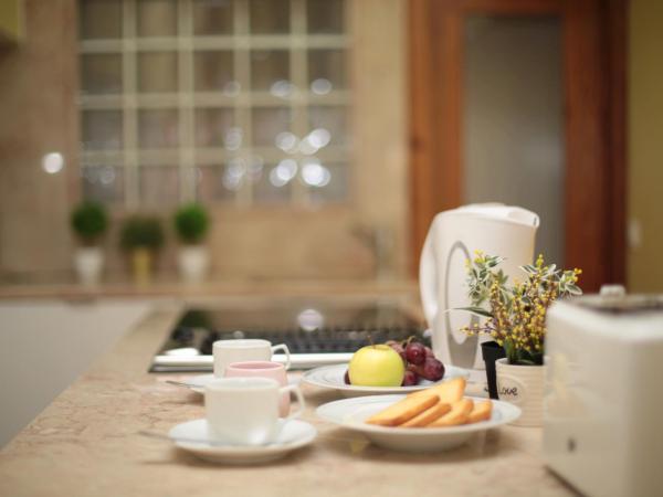 LX Factory guest house : photo 8 de la chambre petite chambre double