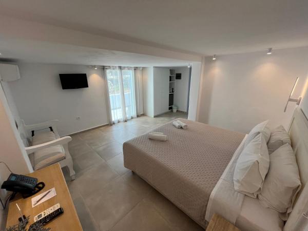 Villa Margarita : photo 6 de la chambre chambre double confort - vue sur jardin