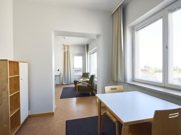 Töölö Towers : photo 4 de la chambre studio avec balcon 