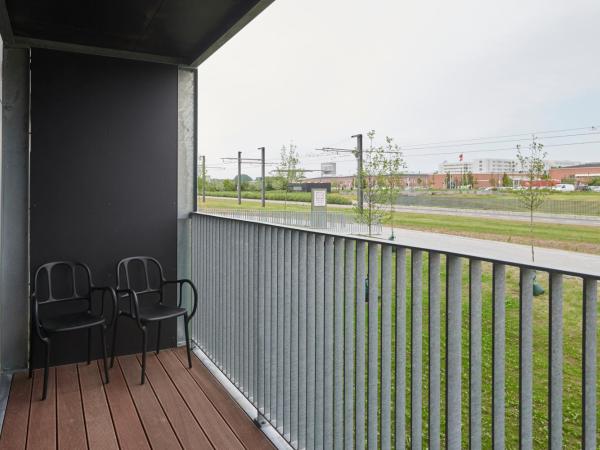 Hotel GUESTapart : photo 10 de la chambre appartement en duplex avec balcon