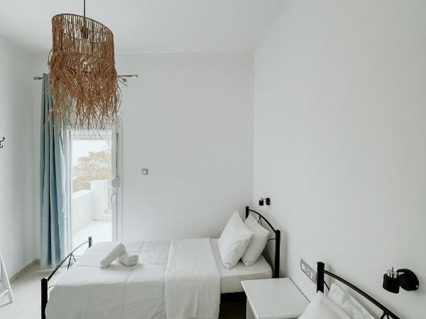 Hotel Thirasia : photo 2 de la chambre chambre double ou lits jumeaux avec balcon