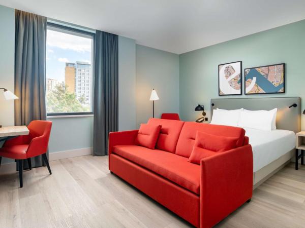 Hyatt Place London City East : photo 1 de la chambre chambre lit king-size avec canapé-lit