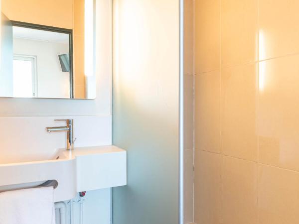 B&B HOTEL Nantes Centre : photo 4 de la chambre chambre double