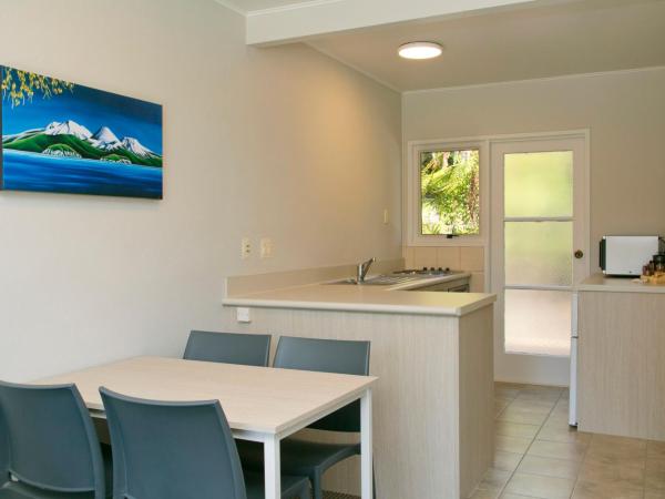 Anchorage Resort Taupo NZ : photo 9 de la chambre appartement 2 chambres - vue sur piscine