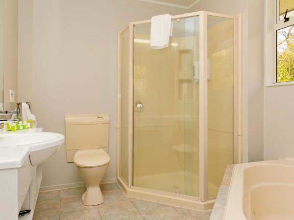 Anchorage Resort Taupo NZ : photo 1 de la chambre studio avec vue sur lac