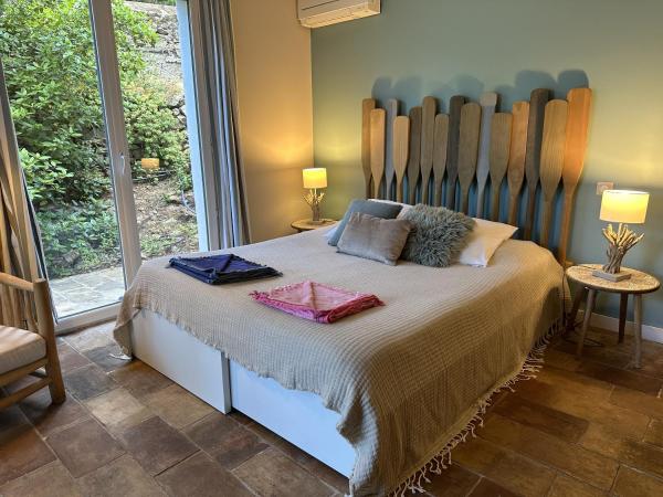 La Singulière : photo 1 de la chambre chambre double avec salle de bains privative