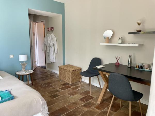 La Singulière : photo 8 de la chambre chambre double avec salle de bains privative
