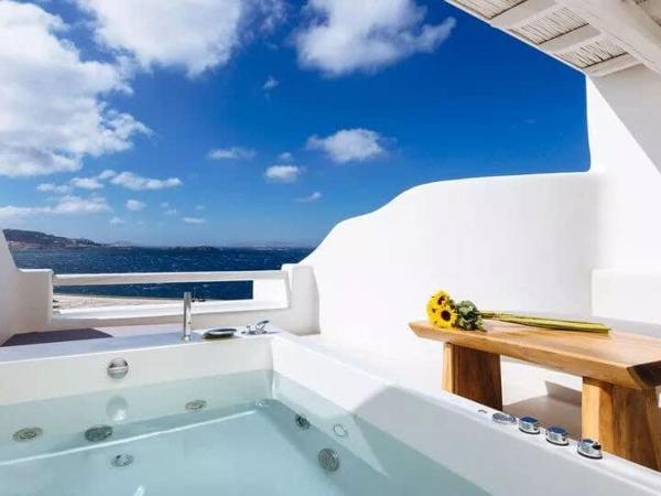 Superb 2BR Suite with Greek style : photo 3 de la chambre suite