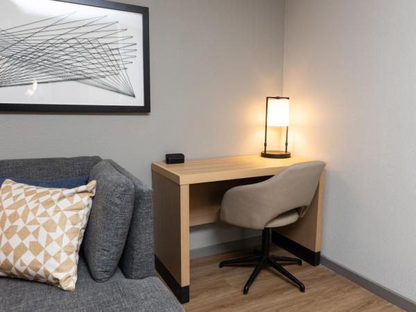 Hyatt Place Charlotte Arrowood : photo 8 de la chambre chambre avec 2 lits doubles et canapé-lit